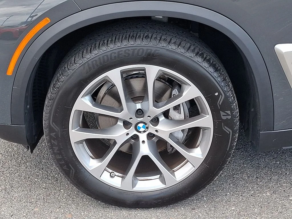 Used 2026 Gray Metallic BMW xDrive40i image 8