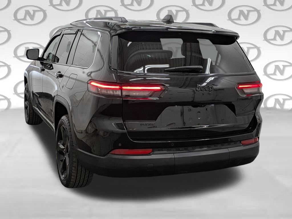 Used 2023 Black Jeep Altitude image 35