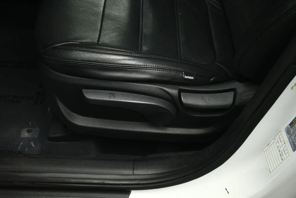 Used 2020 White Kia LX image 49