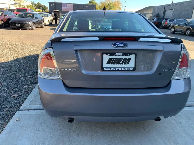 Used 2007 Gray Ford SE Sedan 4D image 38