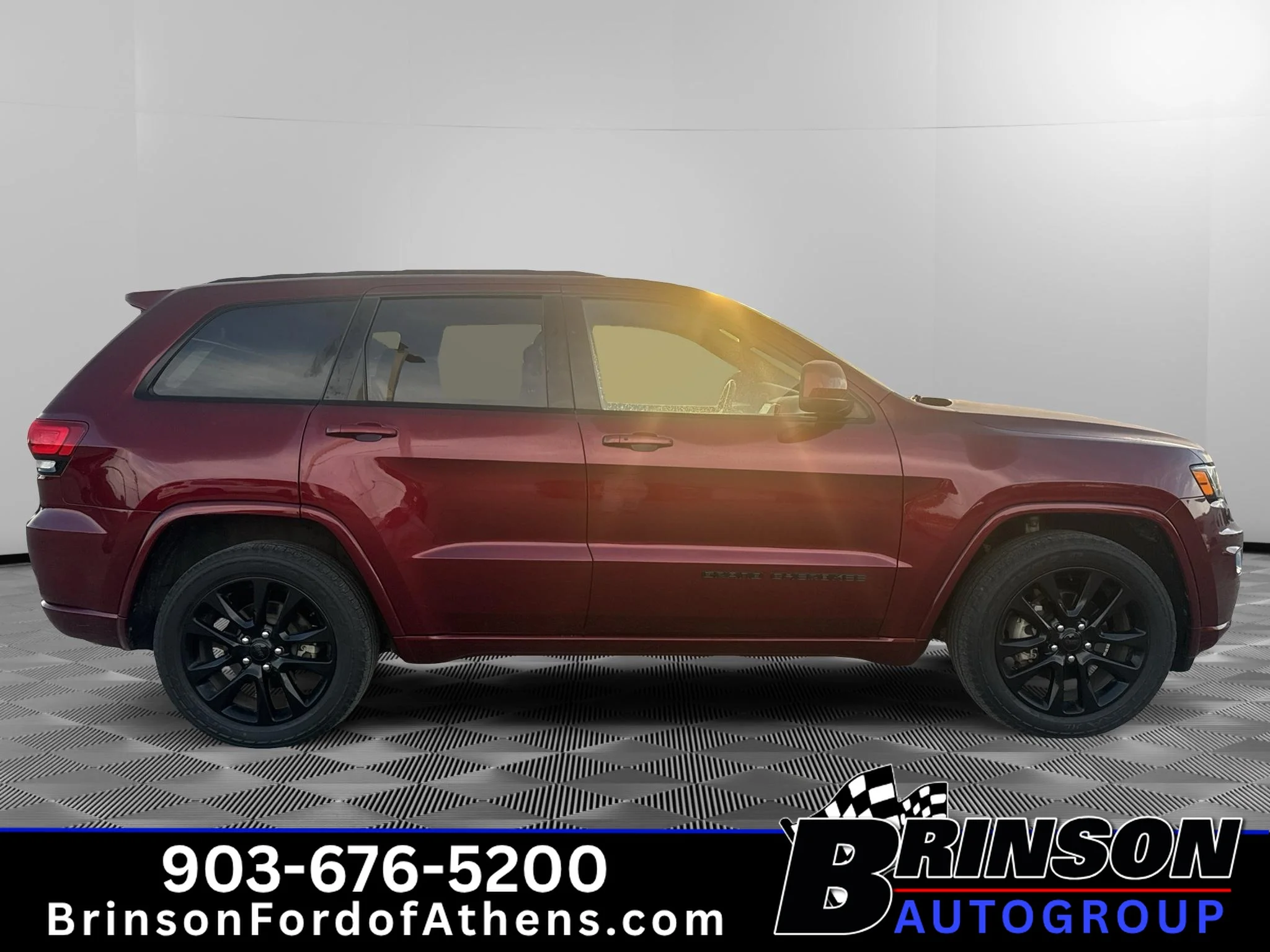 Certified Used 2019 Velvet Red Pearlcoat Jeep Altitude image 4