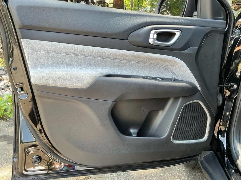 Used 2024 Black Jeep Latitude image 30