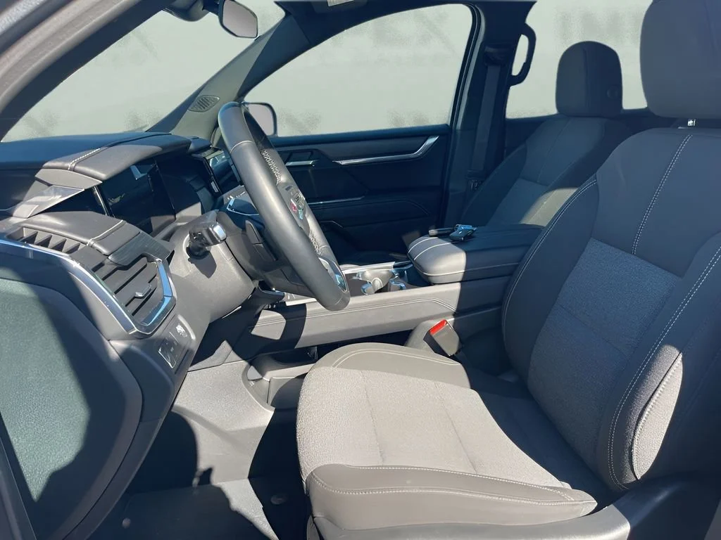 Used 2025 Sterling Metallic GMC Elevation image 9
