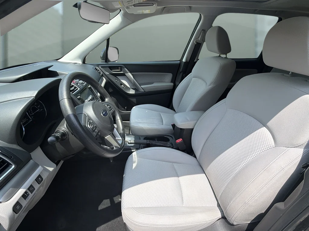 Used 2017 Dark Gray Metallic Subaru 2.5i Premium image 10