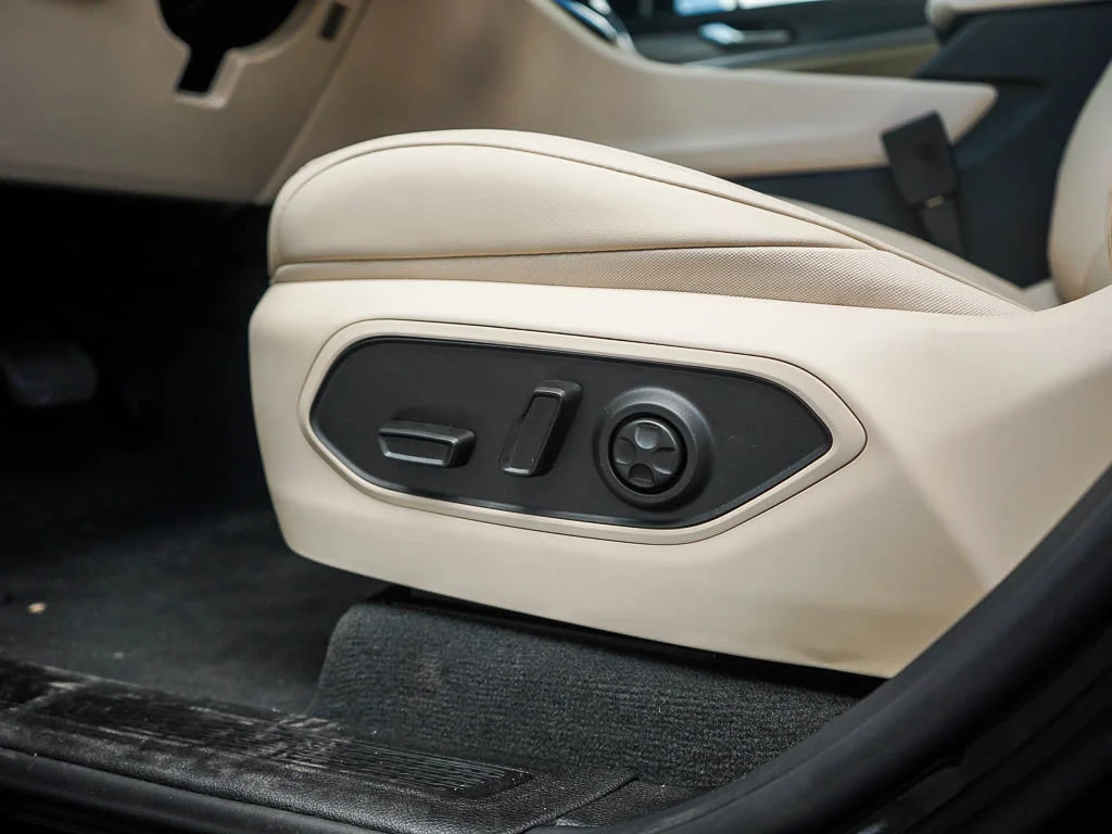 New 2026 Bright White Clearcoat Jeep Limited image 20