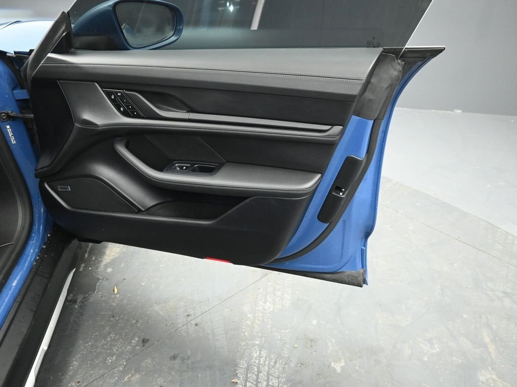 2024 PORSCHE TAYCAN - Image 32
