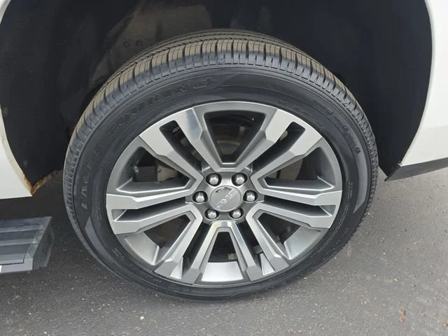Used 2018 WHITE FROST TRICOAT GMC Denali image 37