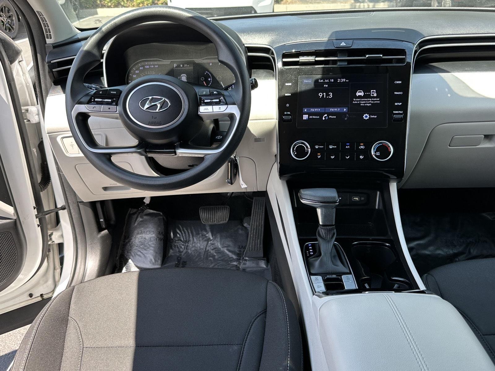 Used 2024 White Hyundai SE image 22