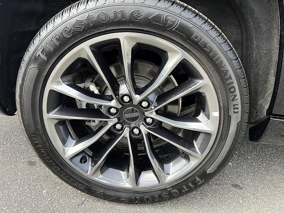 Used 2024 Diamond Black Crystal Pearlcoat Jeep Series II image 13