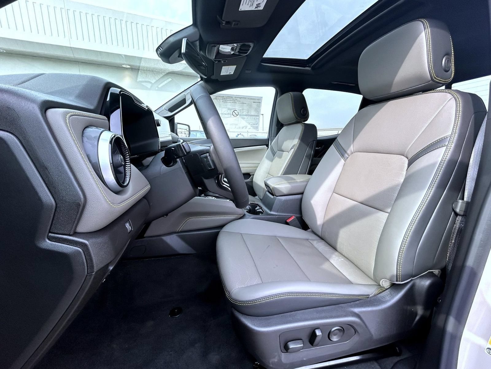 2026 Chevrolet Colorado ZR2 - Photo 10