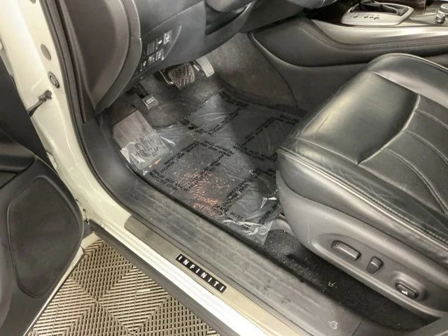 Used 2015 White INFINITI Base image 17