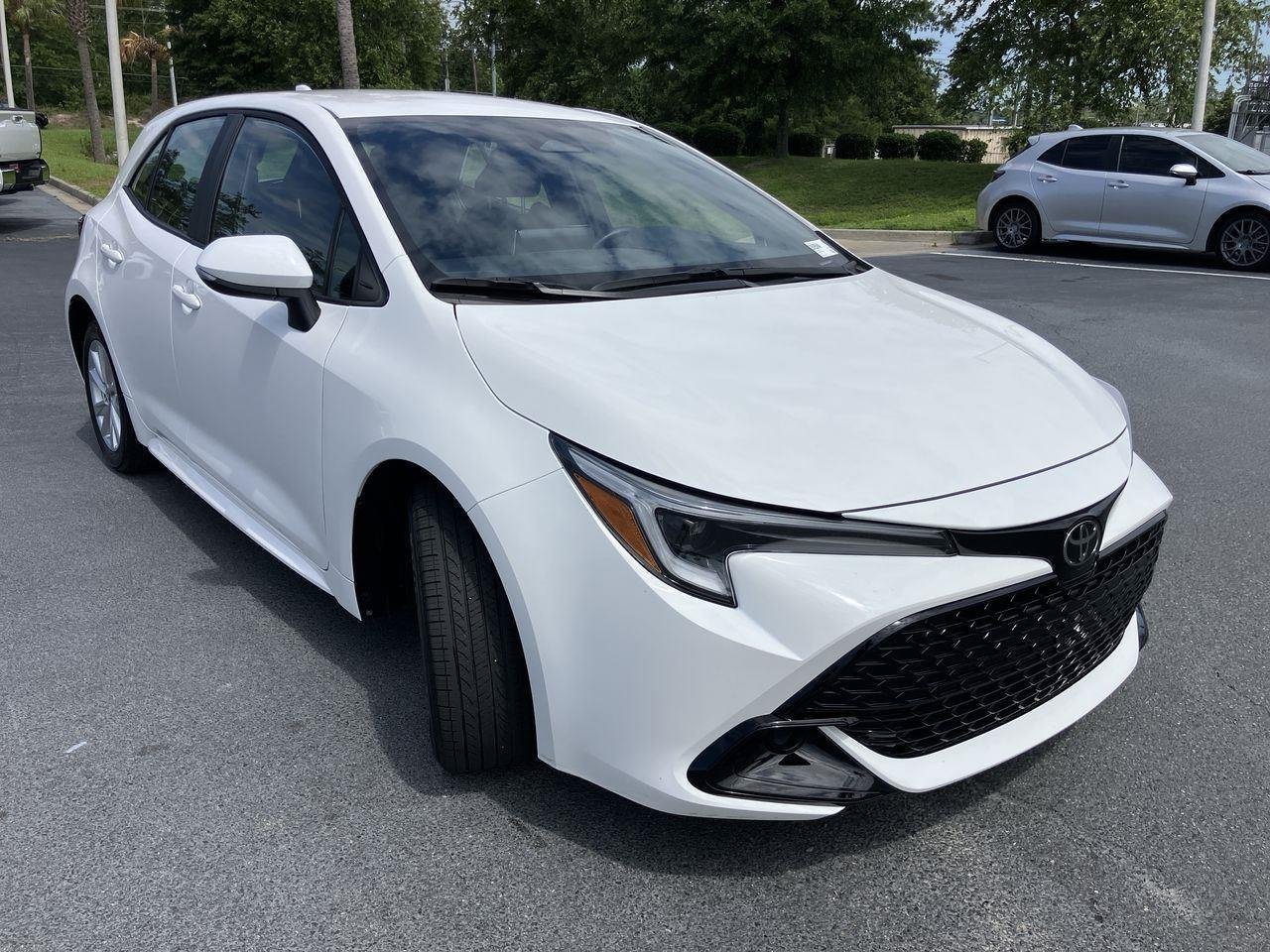 Used 2025 White (Ice Cap) Toyota SE image 7
