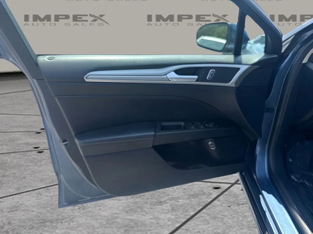 Used 2019 Blue Ford SE image 16