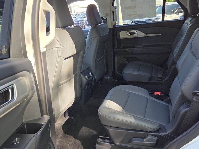 New 2026 Star White Metallic Tri-Coat Ford Active image 9