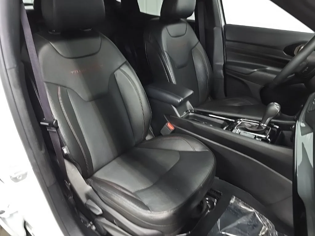Used 2024 White Jeep Trailhawk image 16