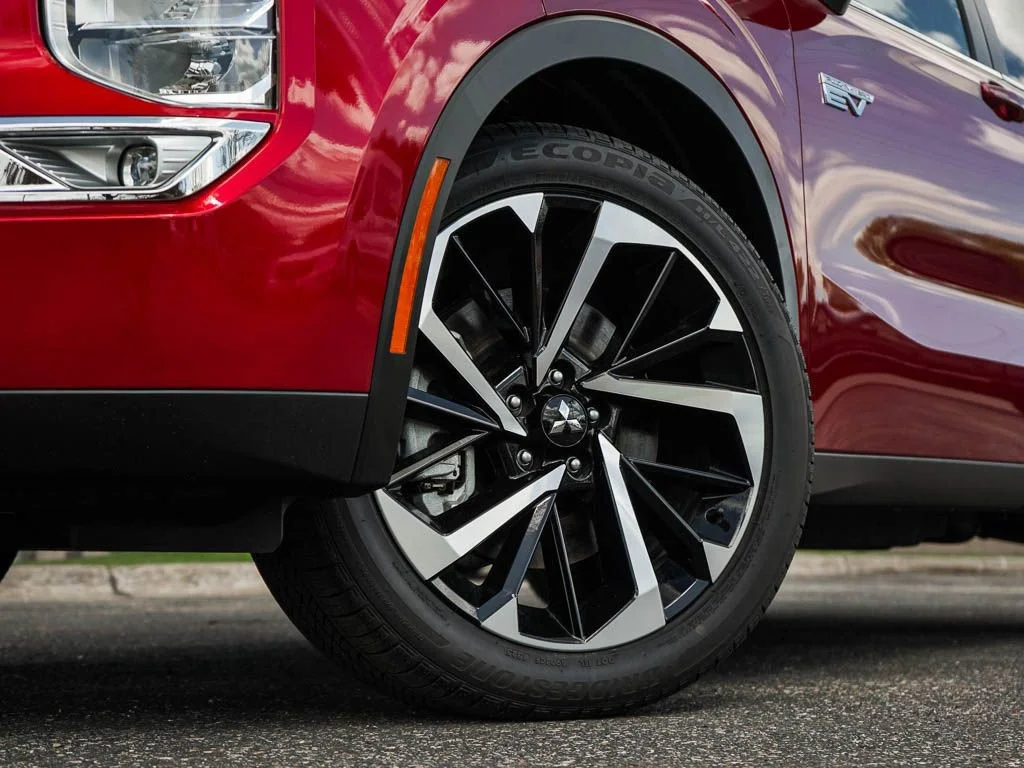 2025 Mitsubishi Outlander Plug-in Hybrid SE - Photo 6