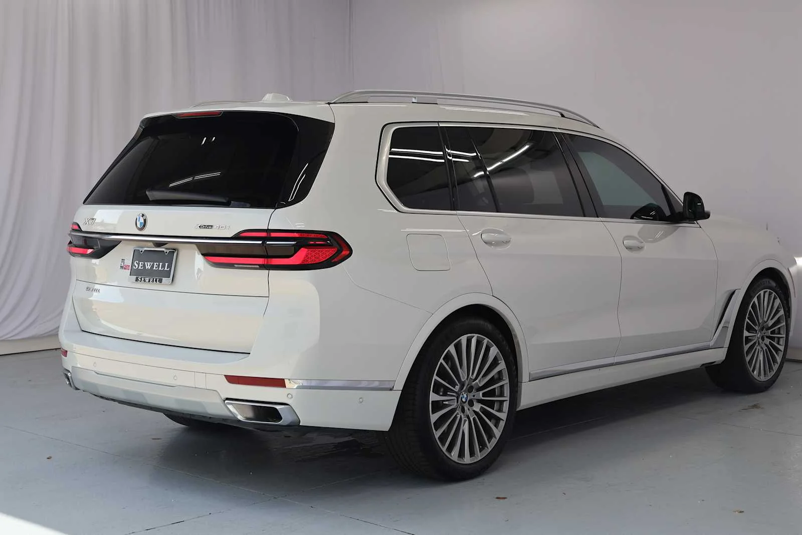 Certified Used 2025 Mineral White Metallic BMW xDrive40i image 9