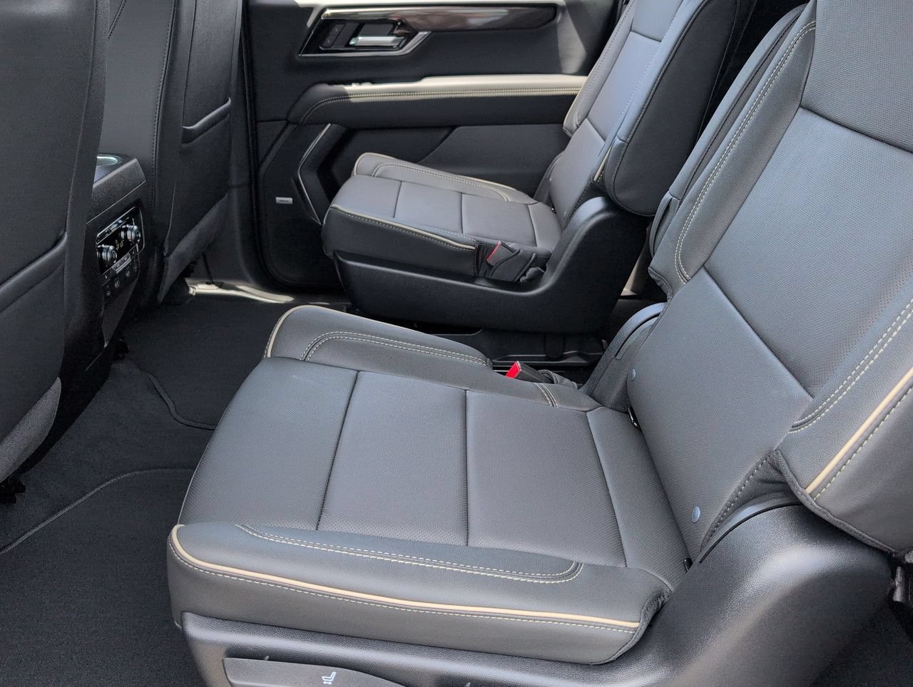 New 2026 Sterling Metallic GMC Elevation image 24