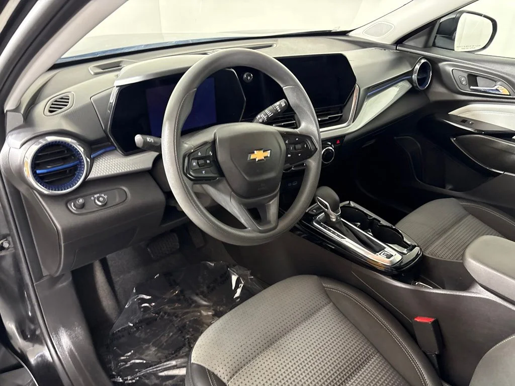 Used 2025 Black Chevrolet LT image 17