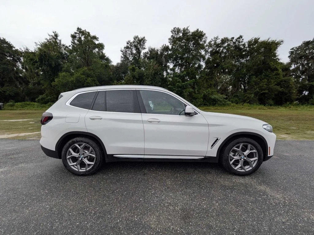 Used 2022 White BMW sDrive30i image 2