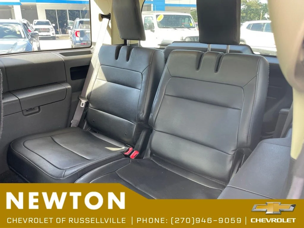 Used 2018 White Platinum Clearcoat Metallic Ford SEL image 12