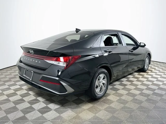 New 2026 Hyundai ELANTRA SE