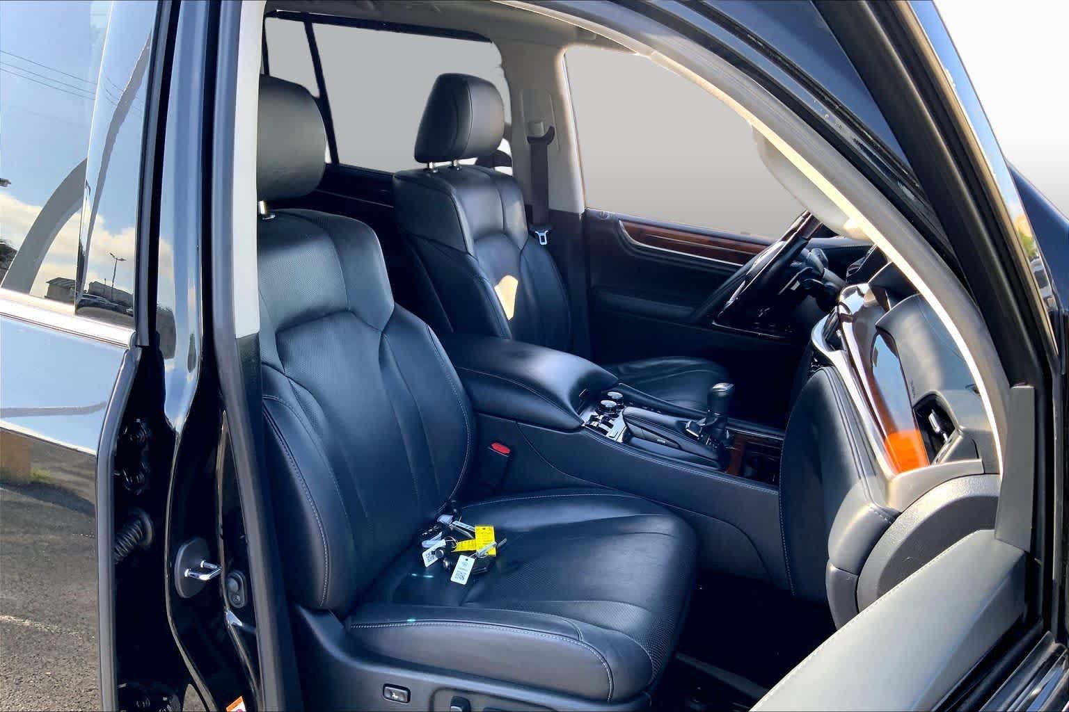 Certified Used 2019 Black Onyx Lexus  image 9
