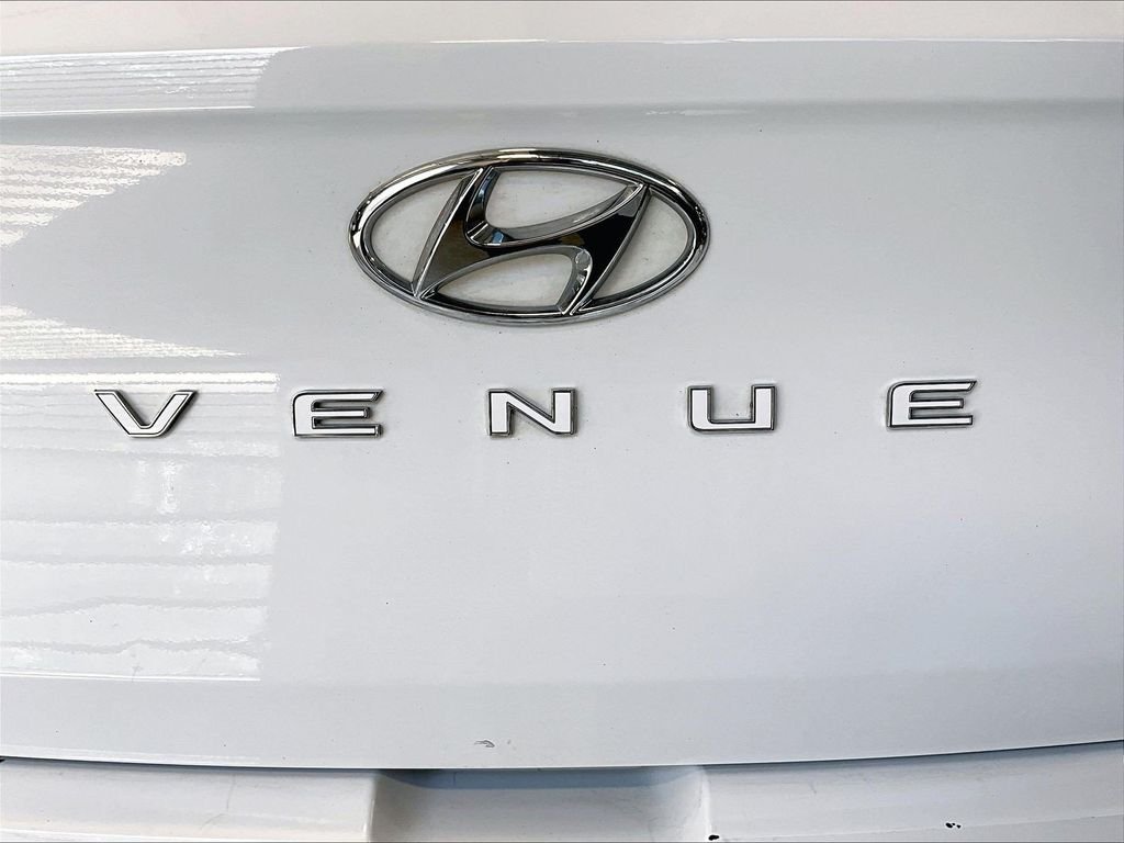 Used 2020 White Hyundai SE image 30
