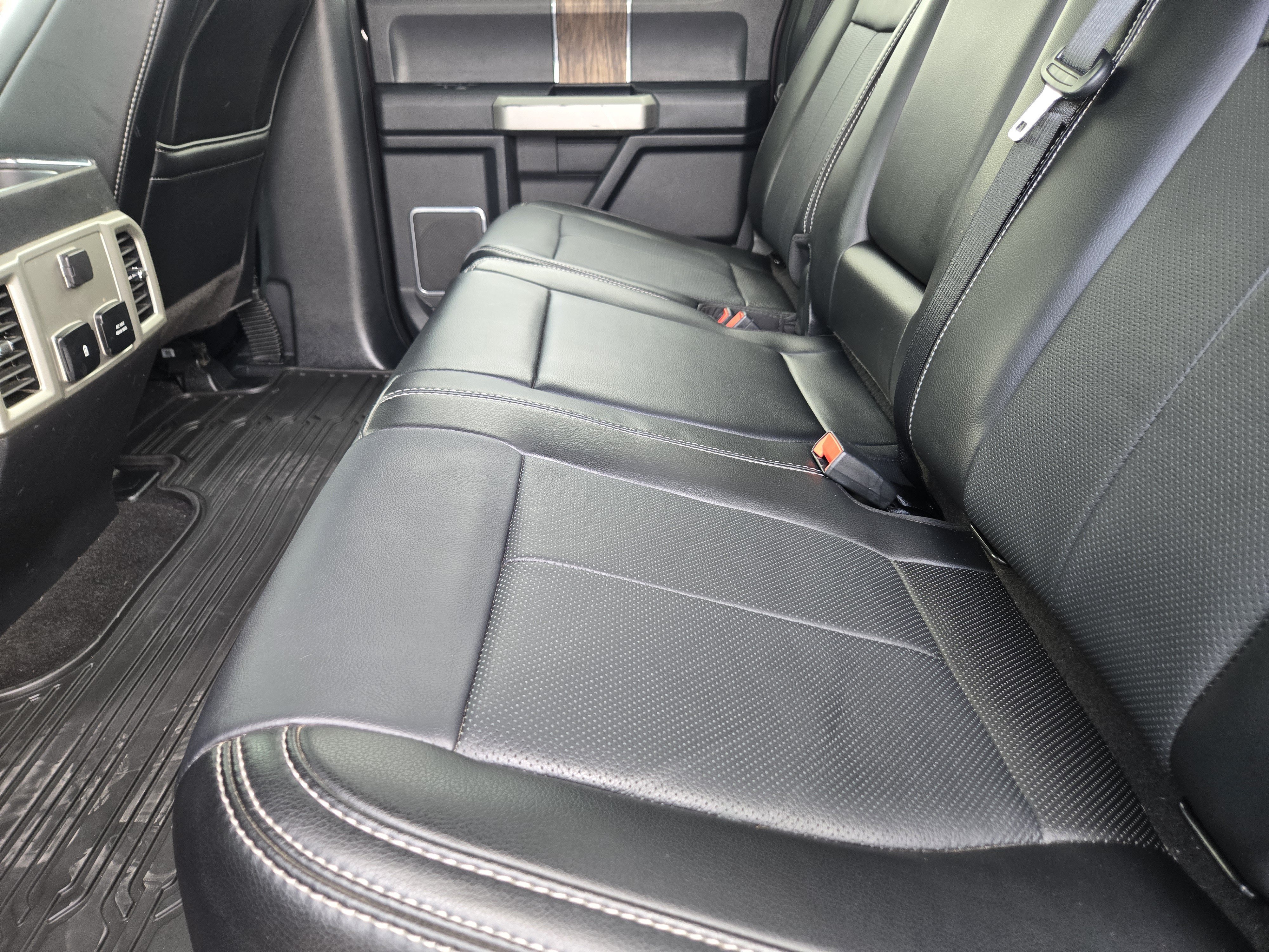 Used 2019 Magma Red Metallic Ford LARIAT image 28