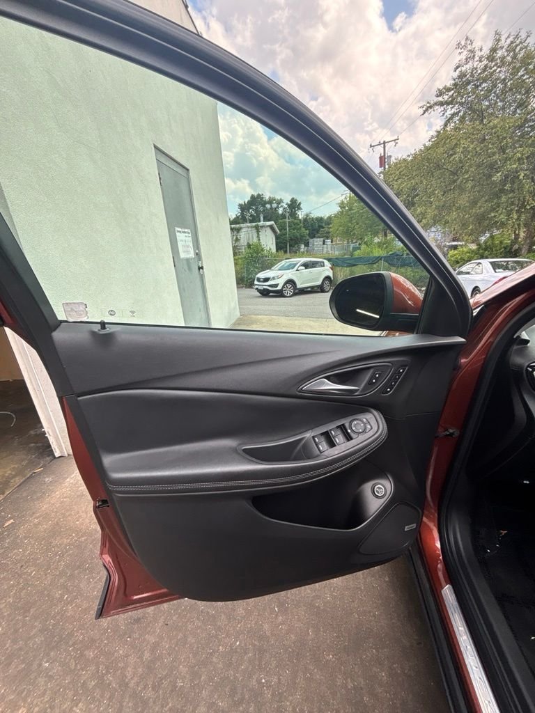 Used 2020 Brown Buick Essence image 11