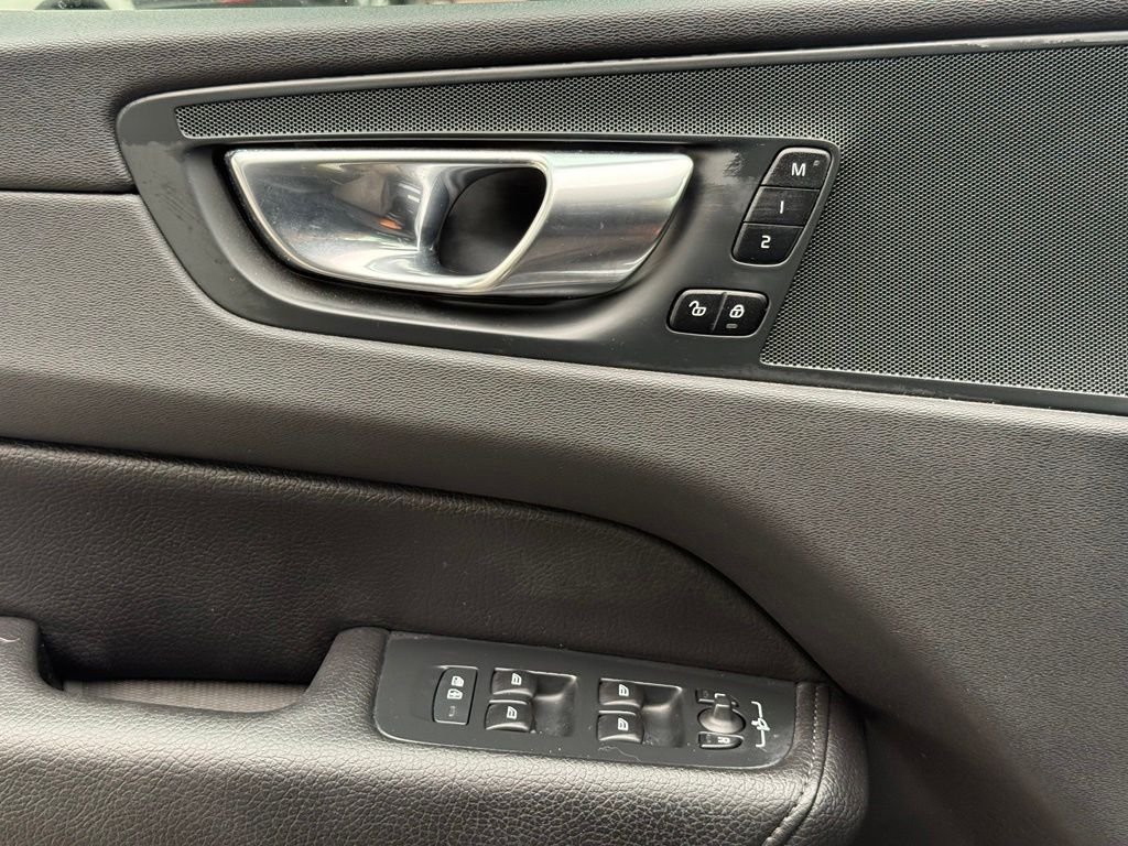 Used 2021 Gray Volvo T5 Momentum image 21