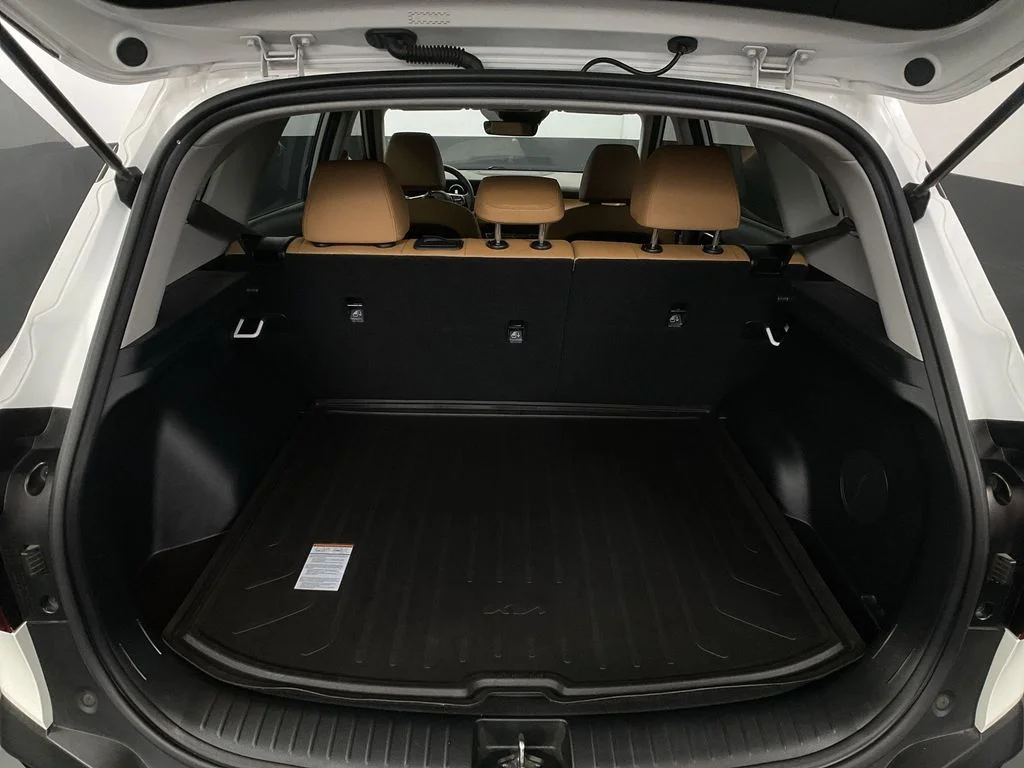 Used 2024 Snow White Pearl Kia SX image 30