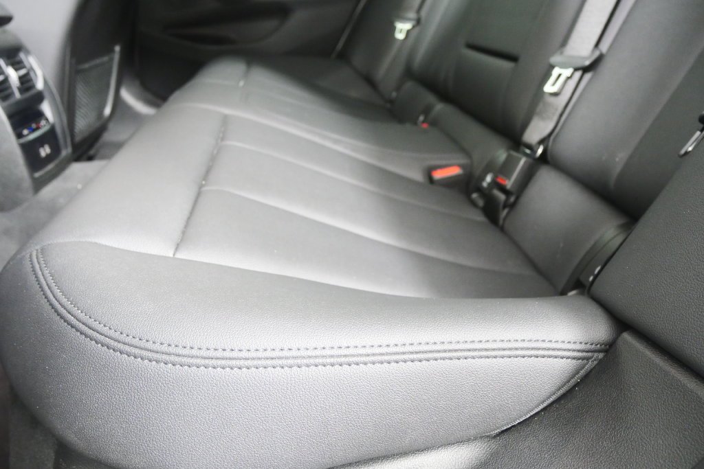 Used 2021 Alpine White BMW 330i image 15
