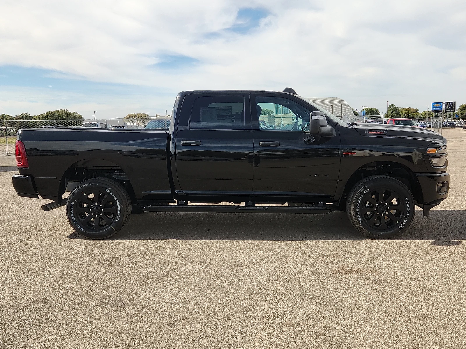 New 2027 Diamond Black Crystal Pearl-Coat  Paint Ram LONE STAR CREW CAB 4X4 6