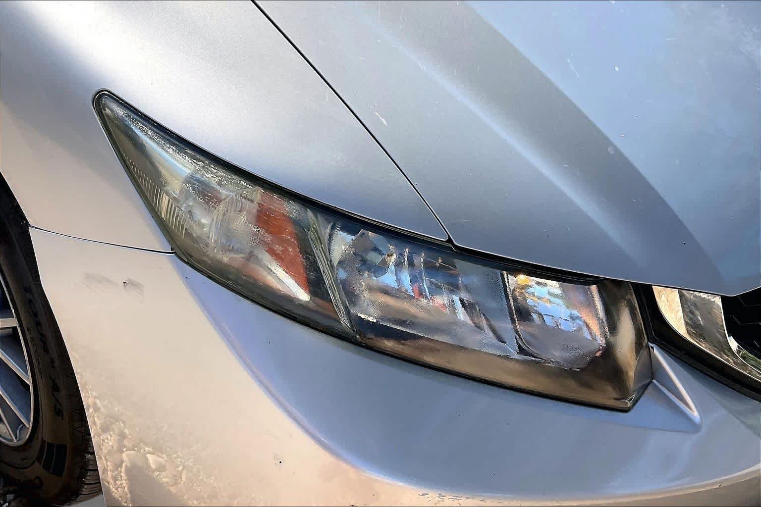 Used 2013 Alabaster Silver Metallic Honda LX image 22