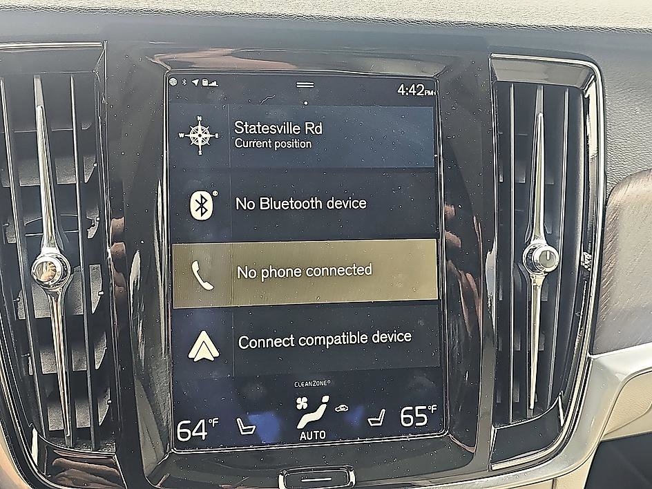 Used 2018 Denim Blue Metallic Volvo T6 AWD image 25