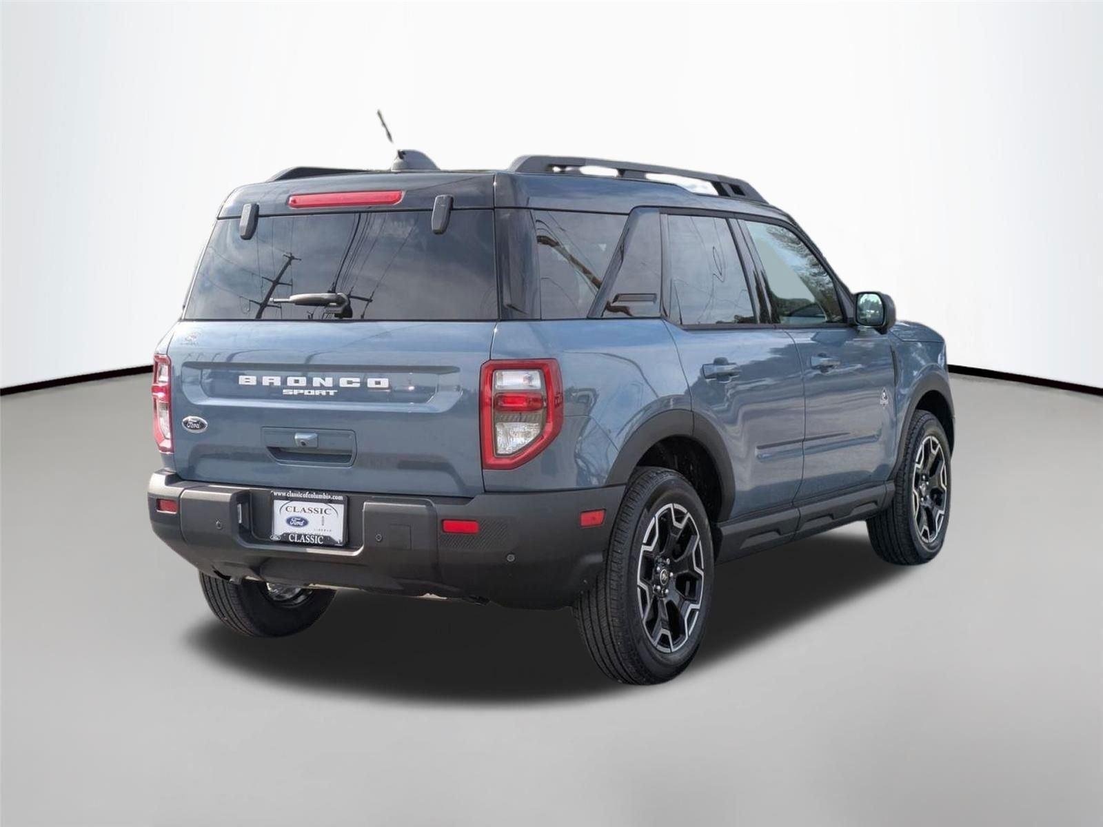 New 2025 Azure Gray Metallic Tri-Coat Ford Outer Banks® image 10