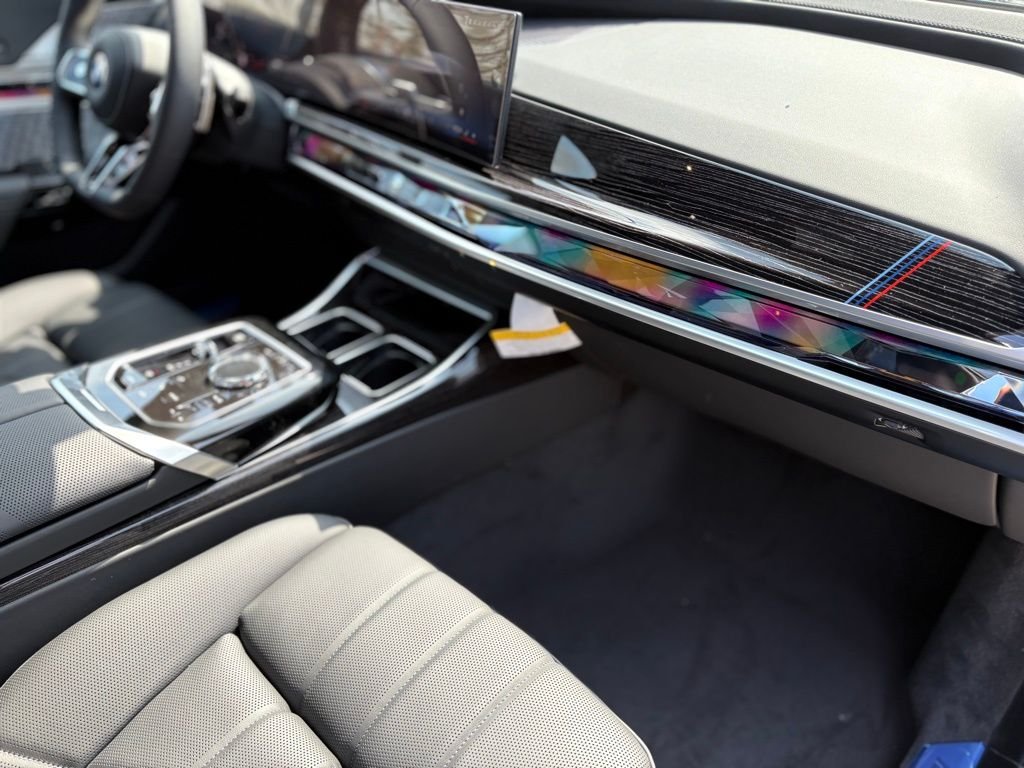 2025 BMW 7 Series 760i - Photo 25