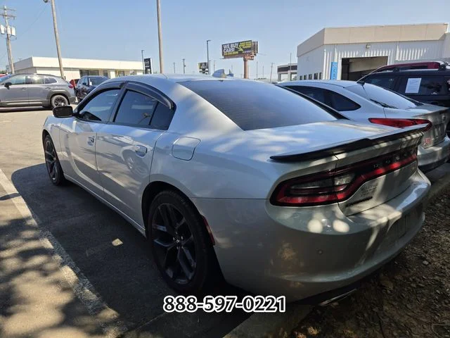 Used 2019 Silver Dodge SXT image 4