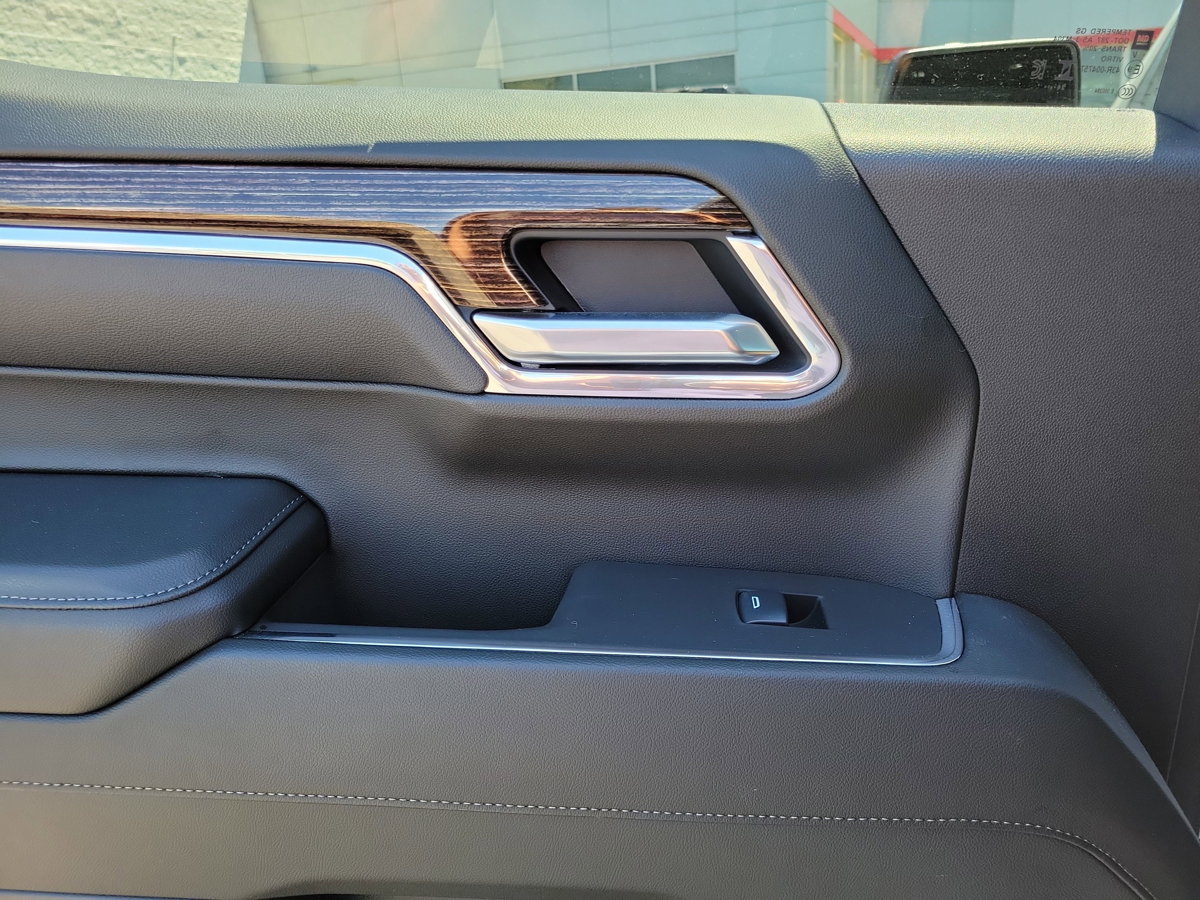 Used 2025 Summit White GMC Elevation image 11