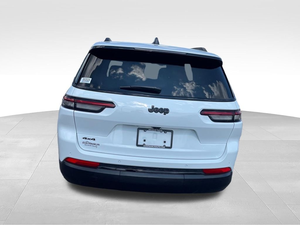 Used 2024 White Jeep Altitude image 4