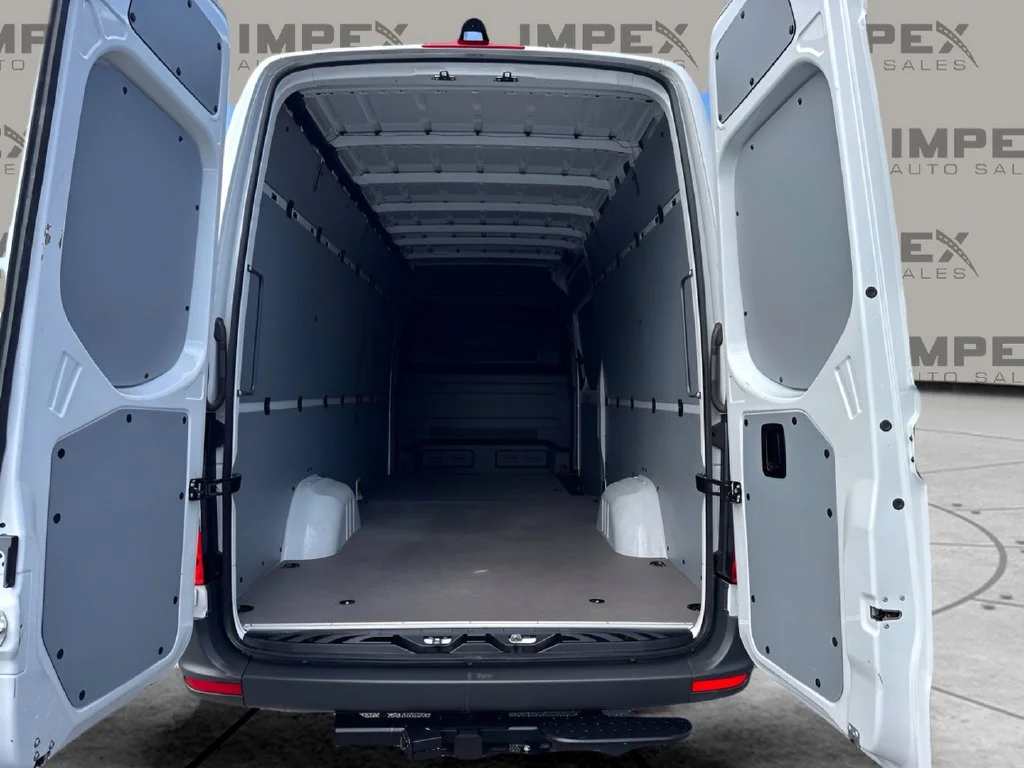 Used 2025 White Mercedes-Benz Cargo 170 WB image 20