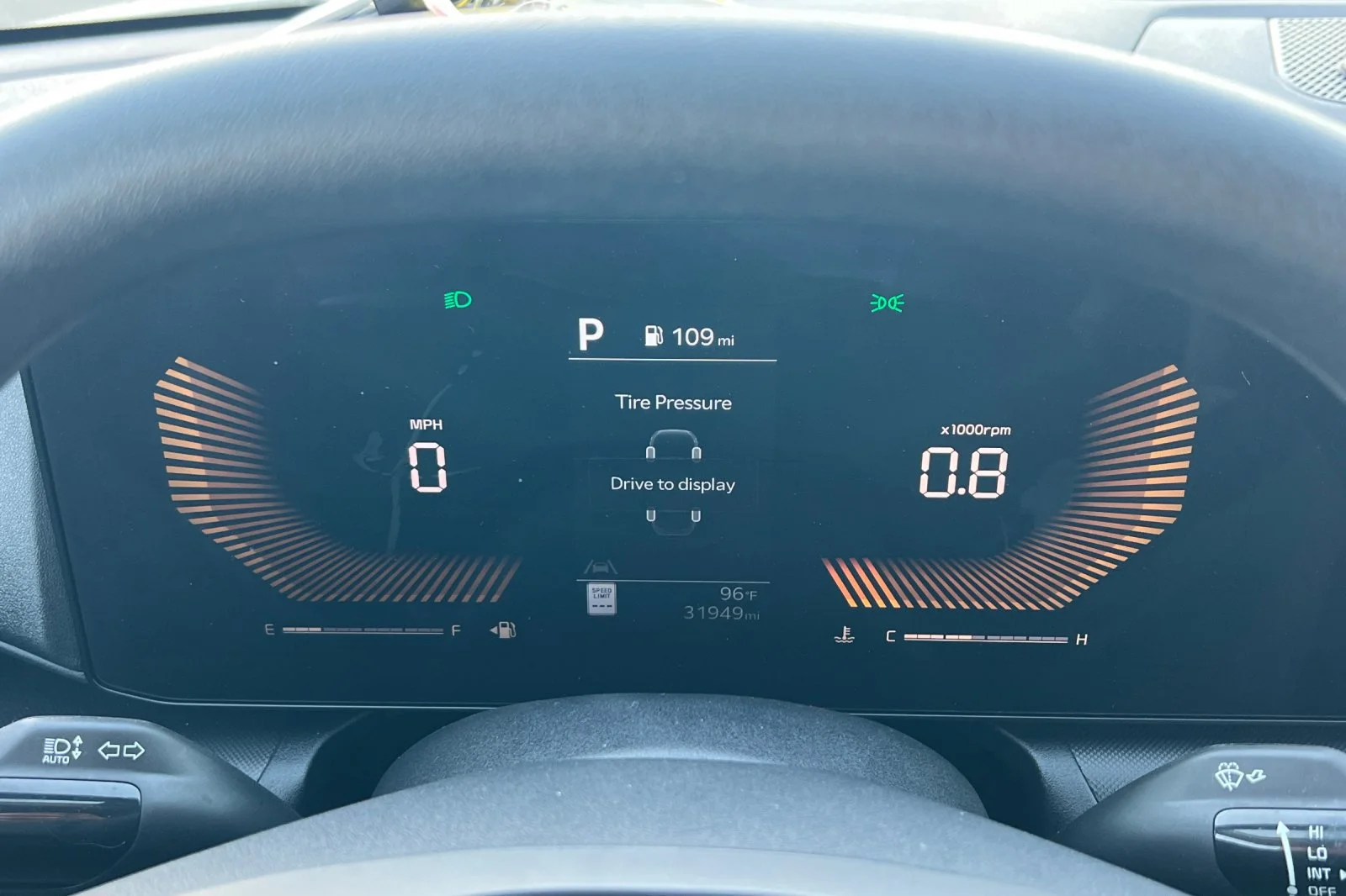 Used 2025 White Kia LXS image 23