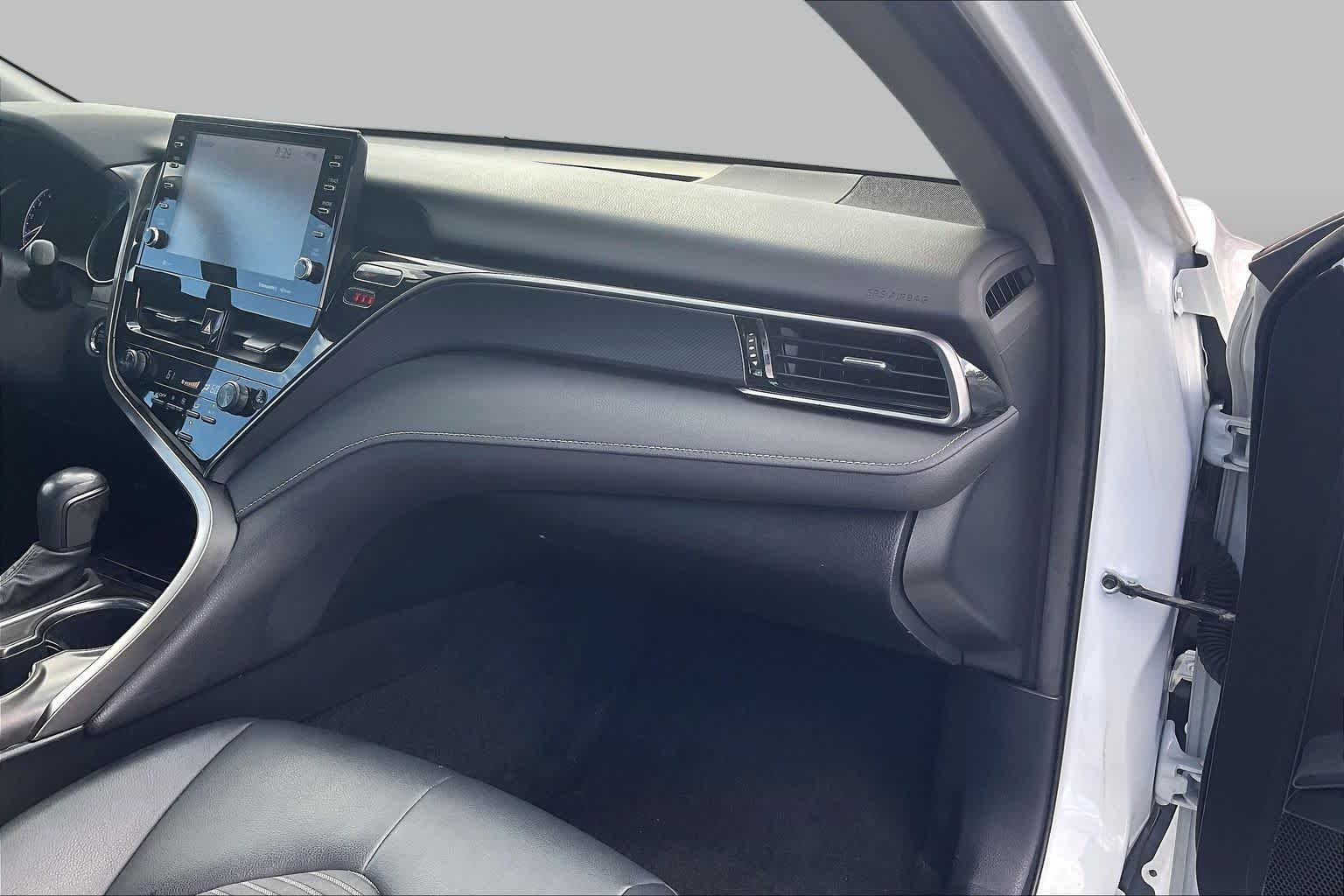 Used 2023 Ice Cap Toyota SE image 17