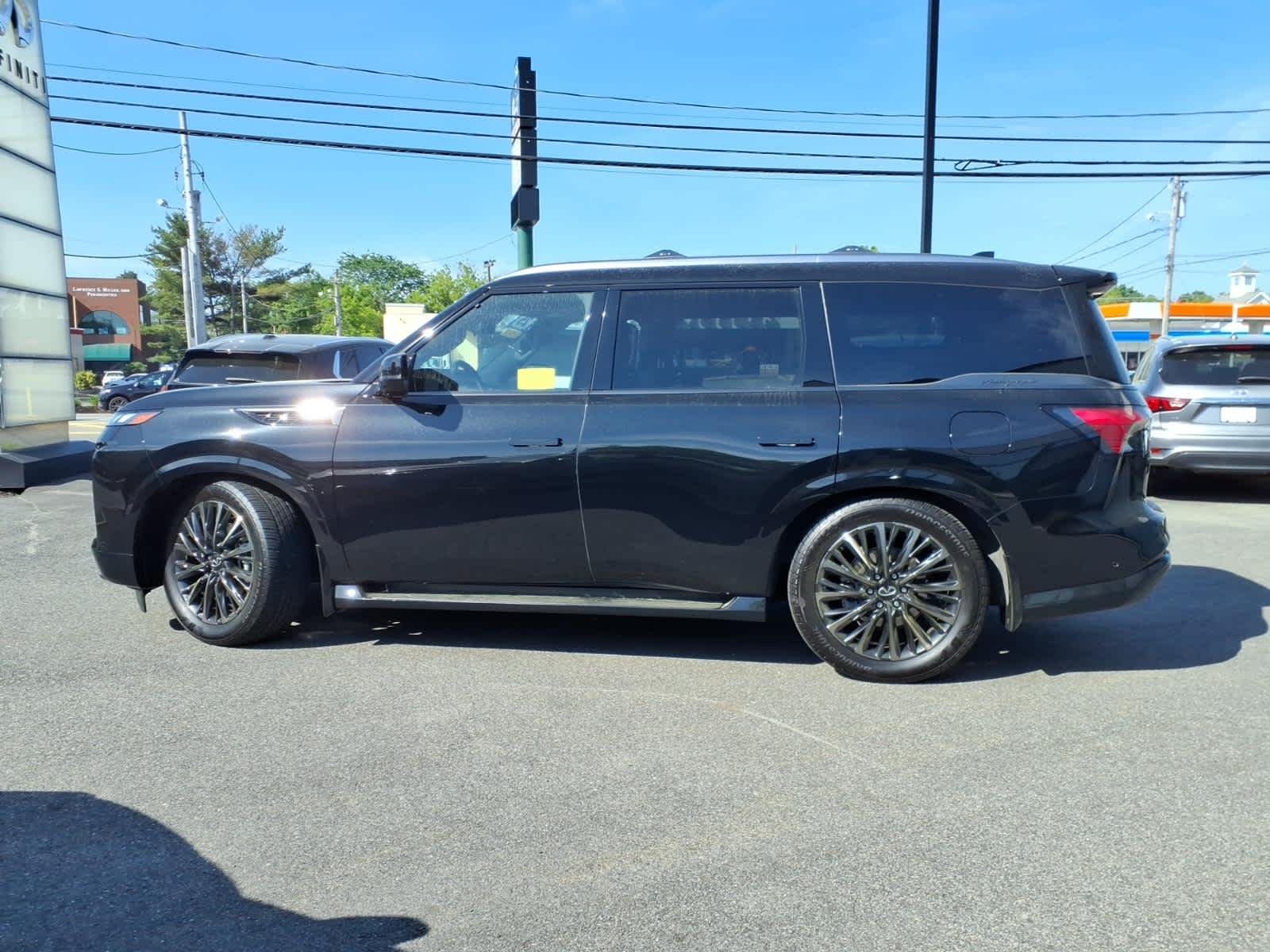 Certified Used 2025 Mineral Black INFINITI AUTOGRAPH image 8