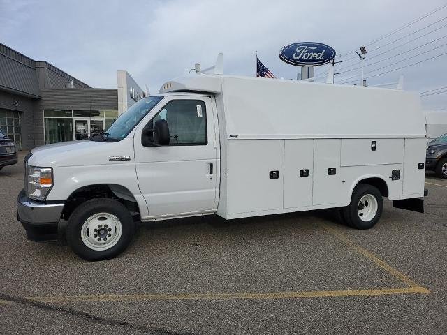 New 2025 Oxford White Ford E-350 SRW image 25