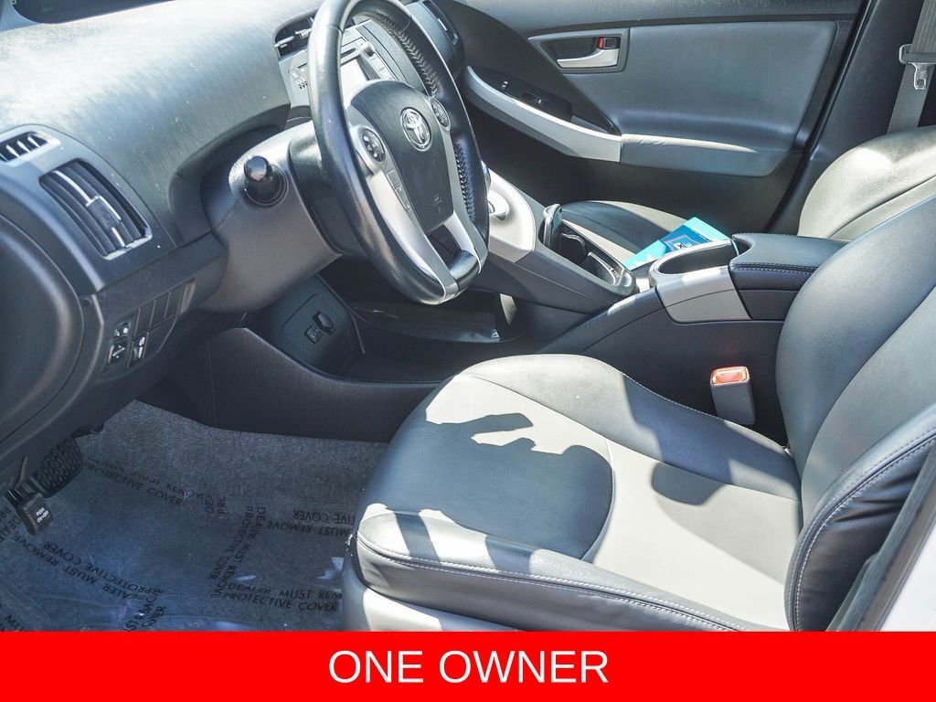 Used 2013 White Toyota Four image 17
