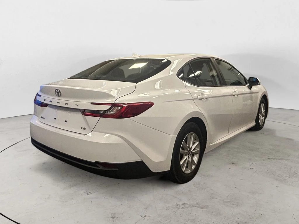 Used 2025 Ice Toyota LE image 5