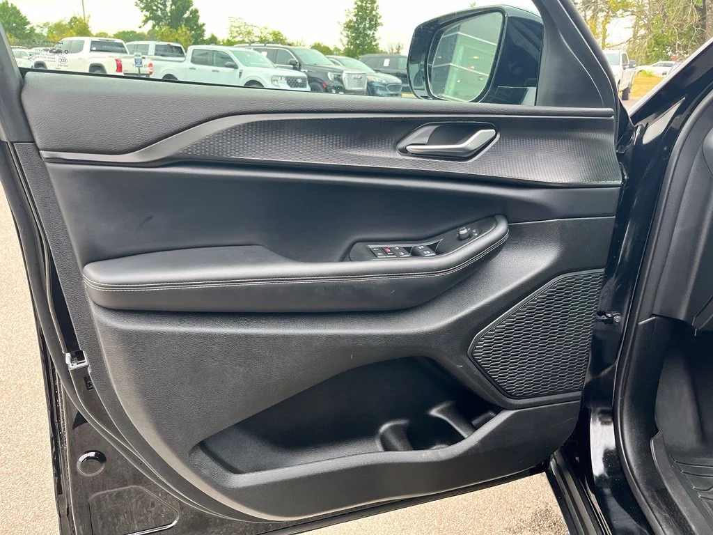 Used 2025 Black Jeep Altitude X image 12