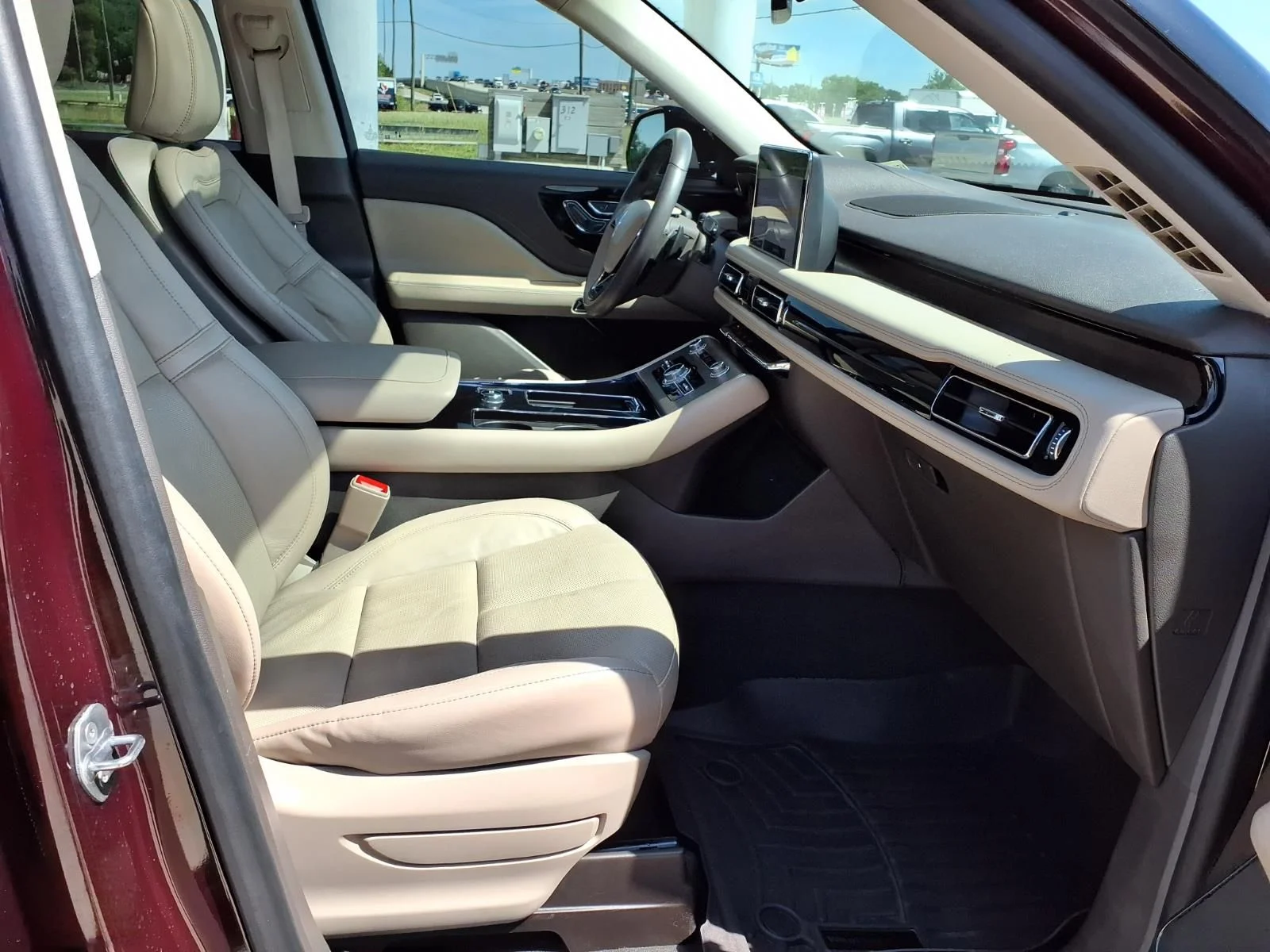 Used 2024 Red Lincoln Reserve image 20